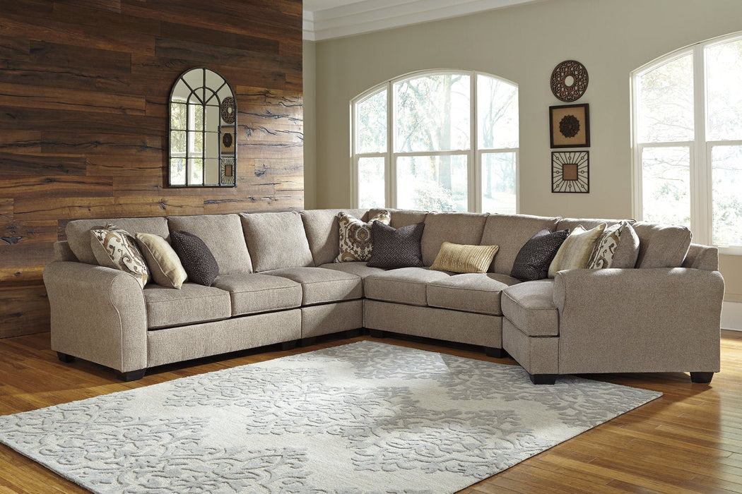 Pantomine Driftwood 5-Piece RAF Cuddler Sectional