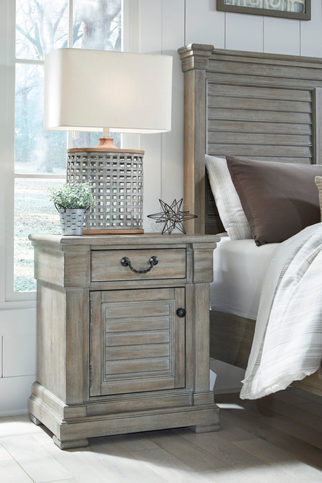 Moreshire Bisque Panel Bedroom Set