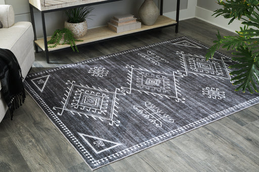Arloman Medium Rug - R405932