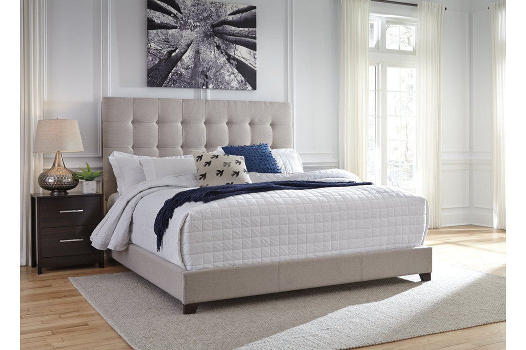 Dolante Beige Queen Upholstered Bed - B130-581 - Gate Furniture