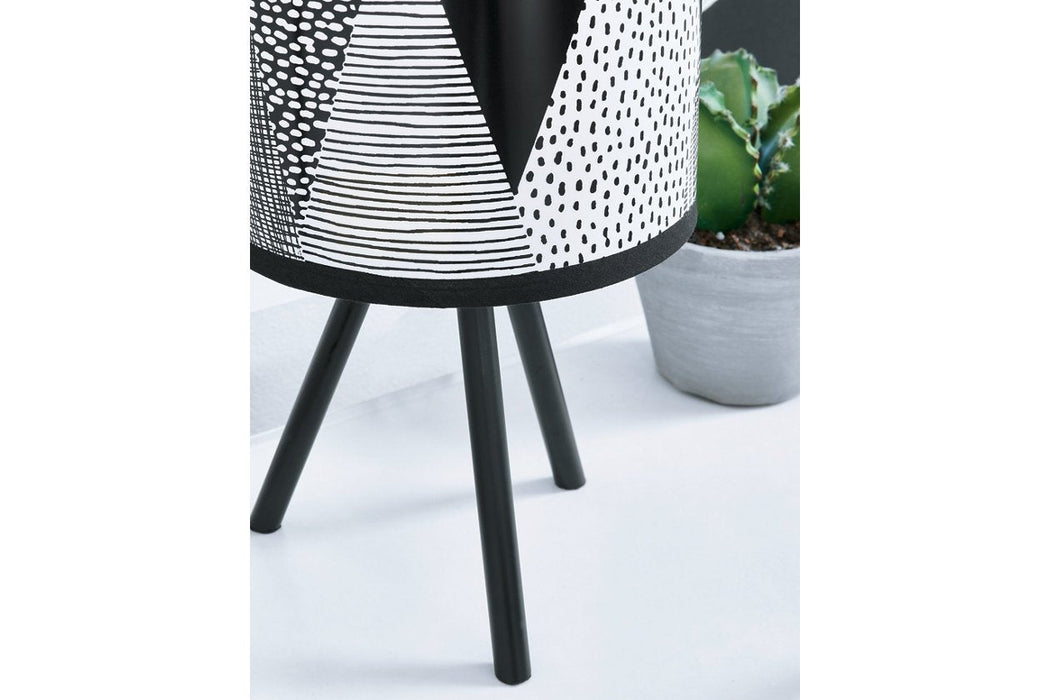 Manu White/Black Table Lamp - L857834 - Gate Furniture