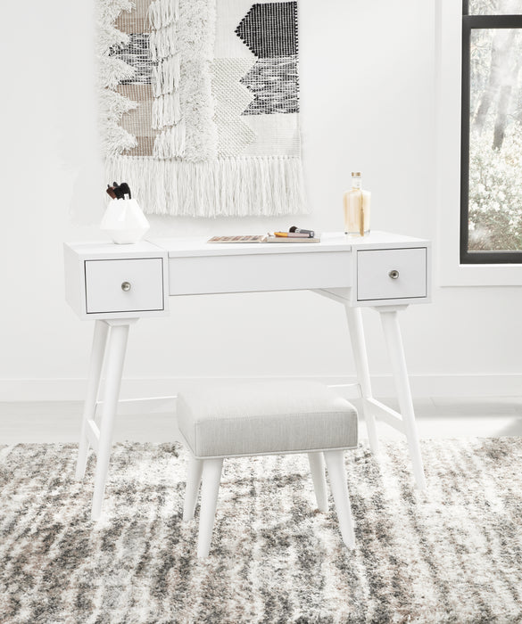 Thadamere Vanity with Stool - B060-122 - In Stock Furniture